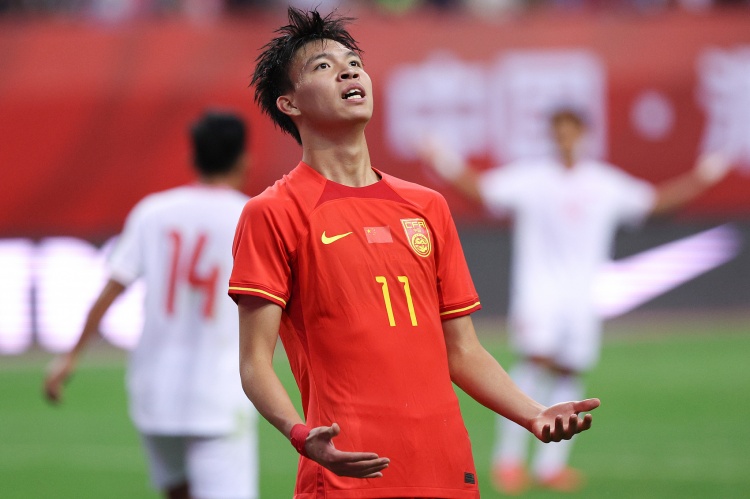 足球報：張玉寧、塞爾吉尼奧位置穩(wěn)固，王鈺棟大概率首發(fā)