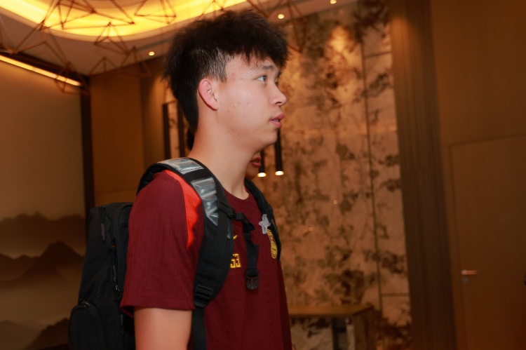 和剛才我直播時(shí)候分析的一樣印尼主攻右路，王鈺棟狀態(tài)不錯有機(jī)會