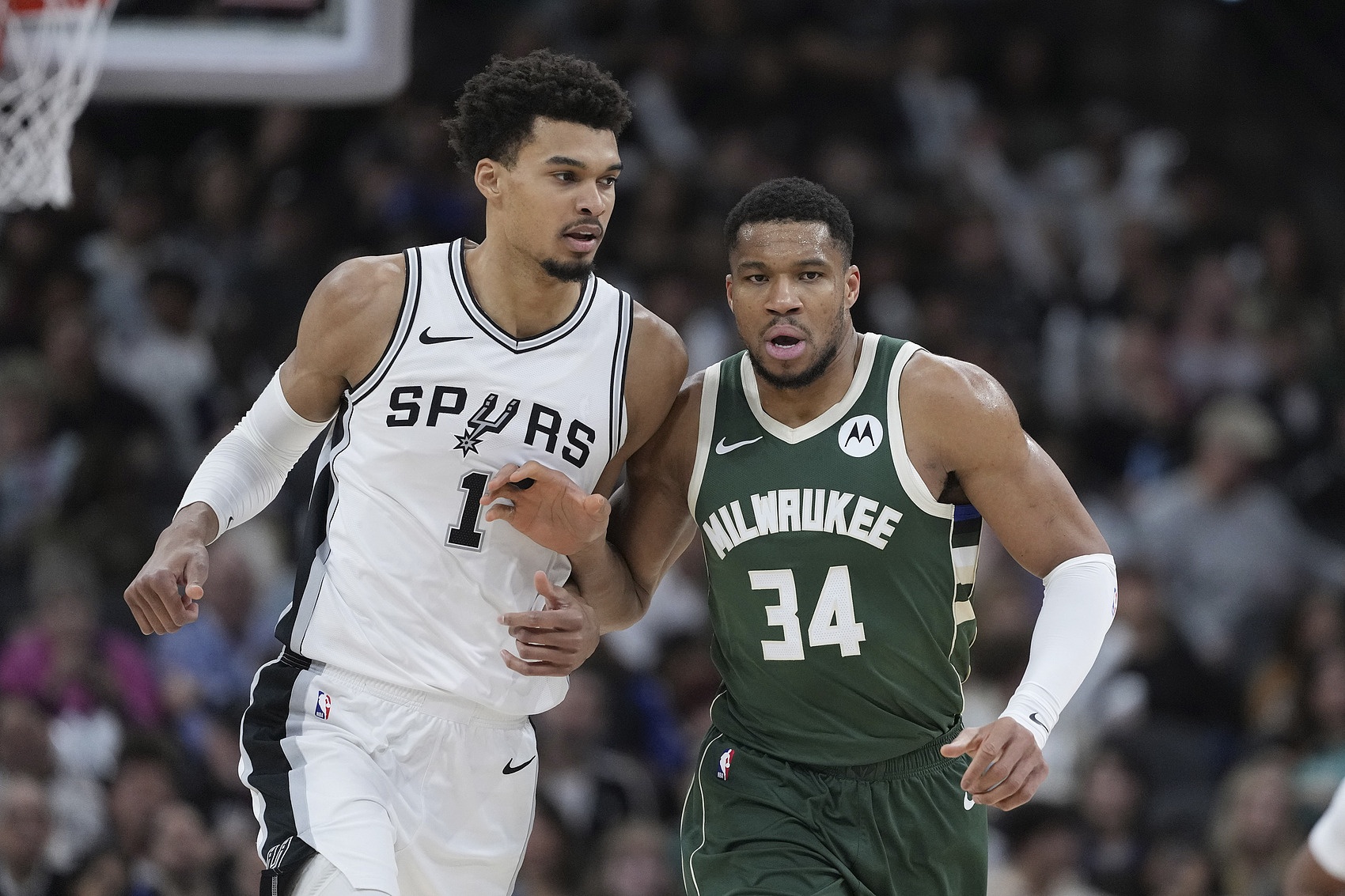 ESPN：馬刺并未就字母哥的交易進(jìn)行實(shí)質(zhì)性討論 而太陽(yáng)則要價(jià)過高