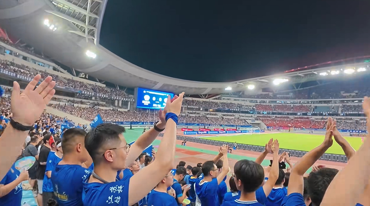 聲援曾經(jīng)的江蘇隊(duì)長(zhǎng)吳曦！蘇超南京球迷第22分鐘齊喊：吳曦吳曦