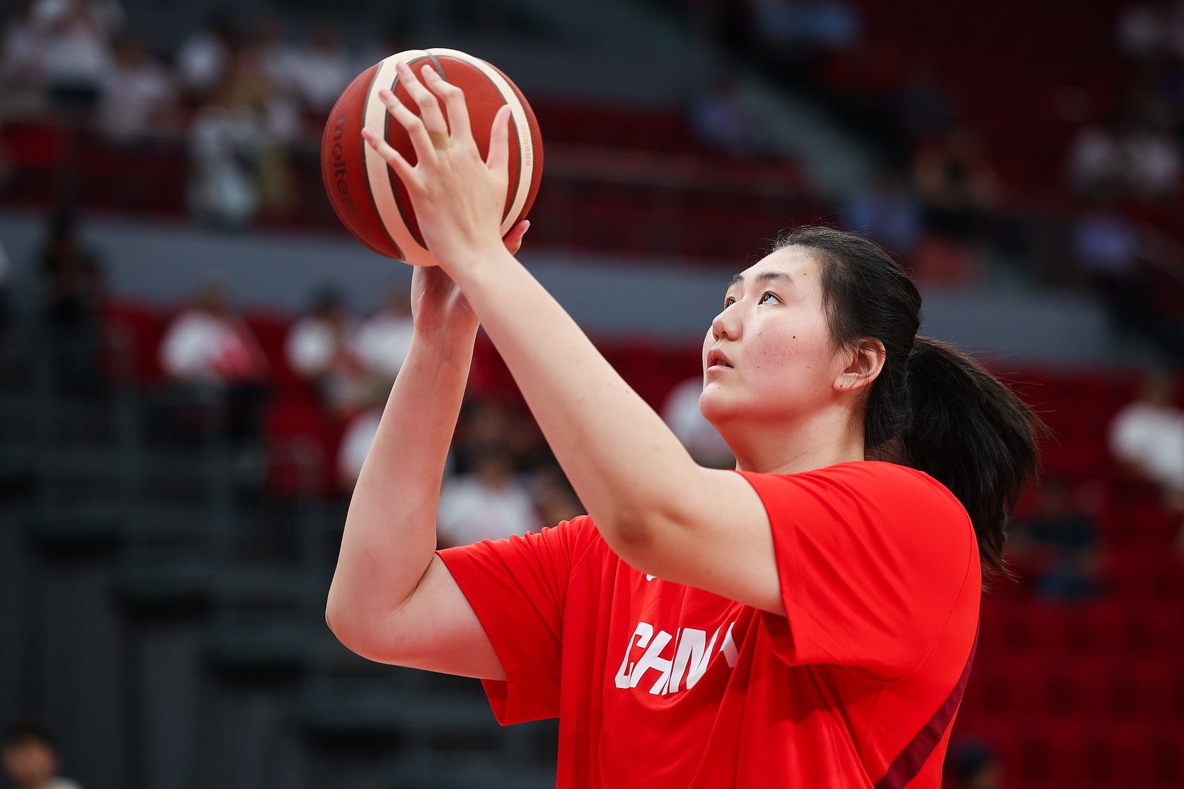 在二樓打球??張子宇2米26&印尼最高球員1米83 雙方相差43cm！