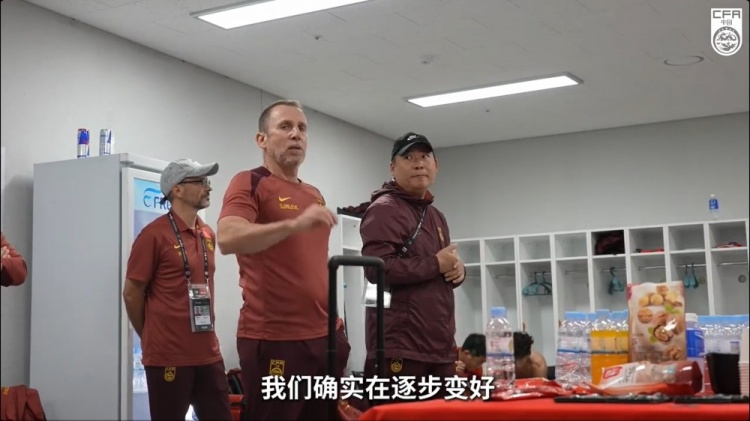 久帥更衣室總結(jié)：前兩場(chǎng)雖然輸了但表現(xiàn)不錯(cuò)，我們確實(shí)在逐步變好