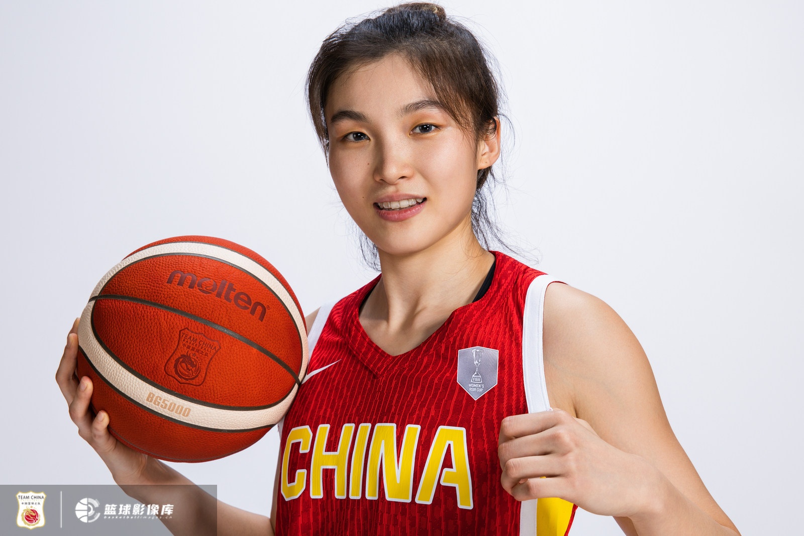 攻防壓制！楊舒予&翟若云飆進三分 中國女籃9-0收官&首節(jié)領(lǐng)先15分