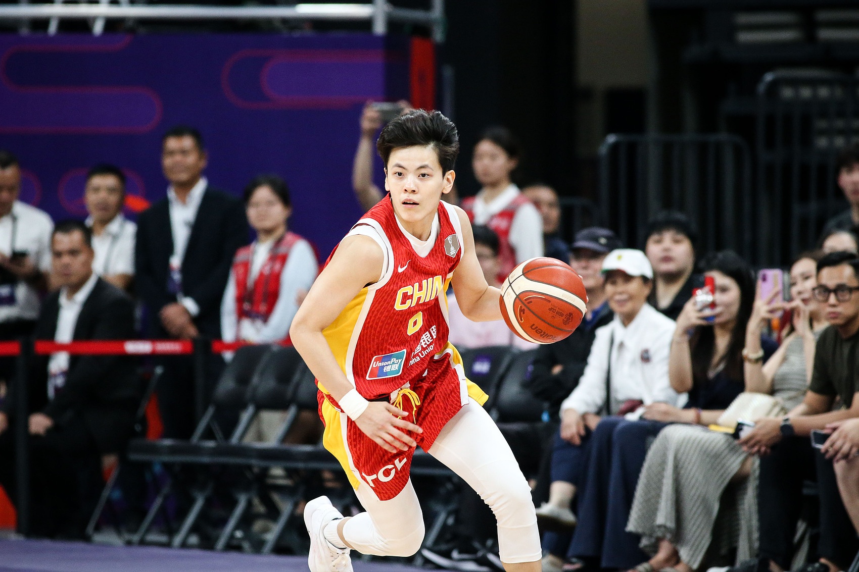 狀態(tài)火熱！楊舒予半場7中4拿下10分3板3助 兩隊唯一得分上雙