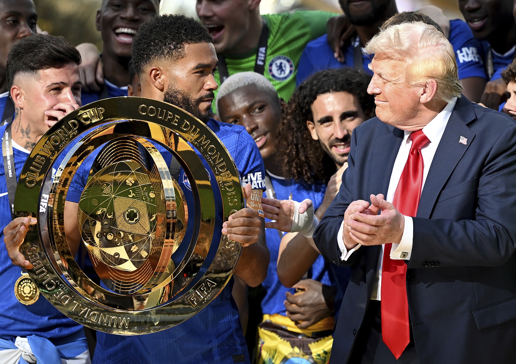 馬卡：特朗普考慮頒布法令，讓足球在美國從soccer改稱為football