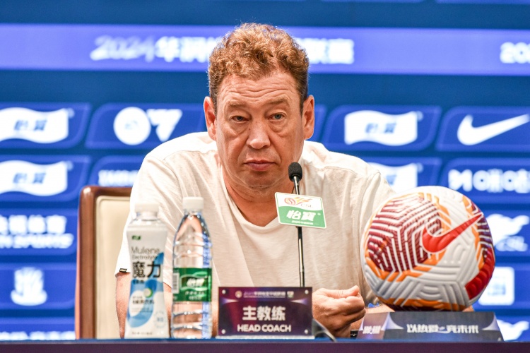 斯盧茨基：明天比賽的重要性不言而喻 阿蘇埃已經(jīng)做好了出場準備