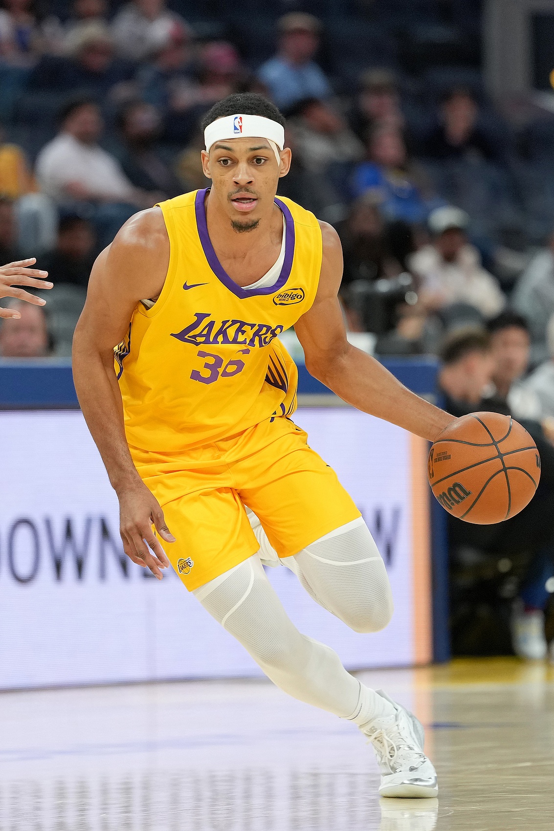 ??美記：貝茲利的傷勢看起來不妙 他的亮眼表現(xiàn)配得上重返NBA