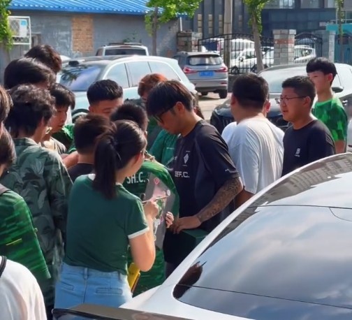 博主：國安表現(xiàn)重回正軌，今日訓(xùn)練張稀哲、張玉寧等球員受熱捧