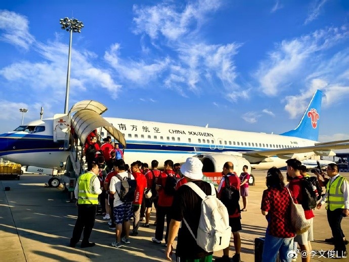 博主：助陣足協(xié)杯，河南隊160余名遠征球迷乘坐包機前往成都