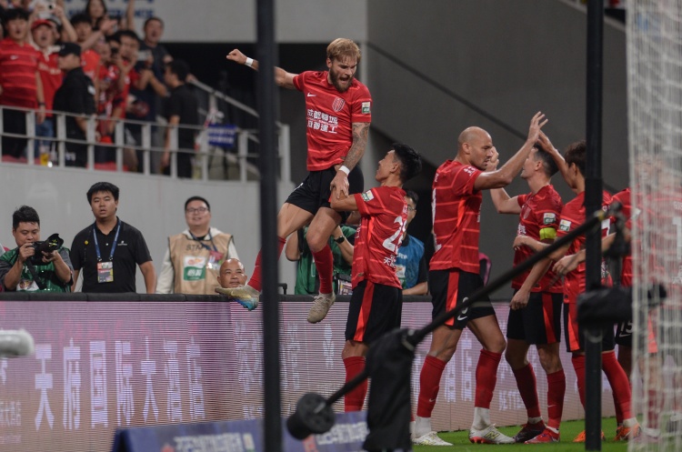 足球報：蓉城本賽季戰(zhàn)前五球隊保持不敗，爭冠只需要做好自己