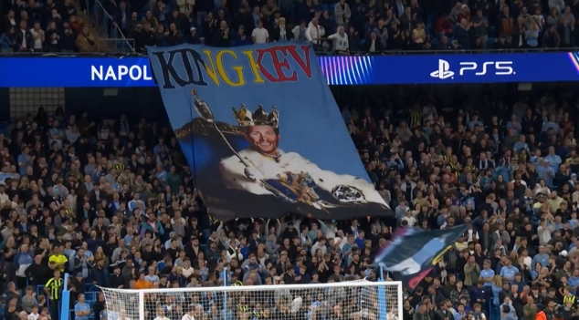 歡迎丁丁重回伊蒂哈德！球迷展示tifo：King 凱文！