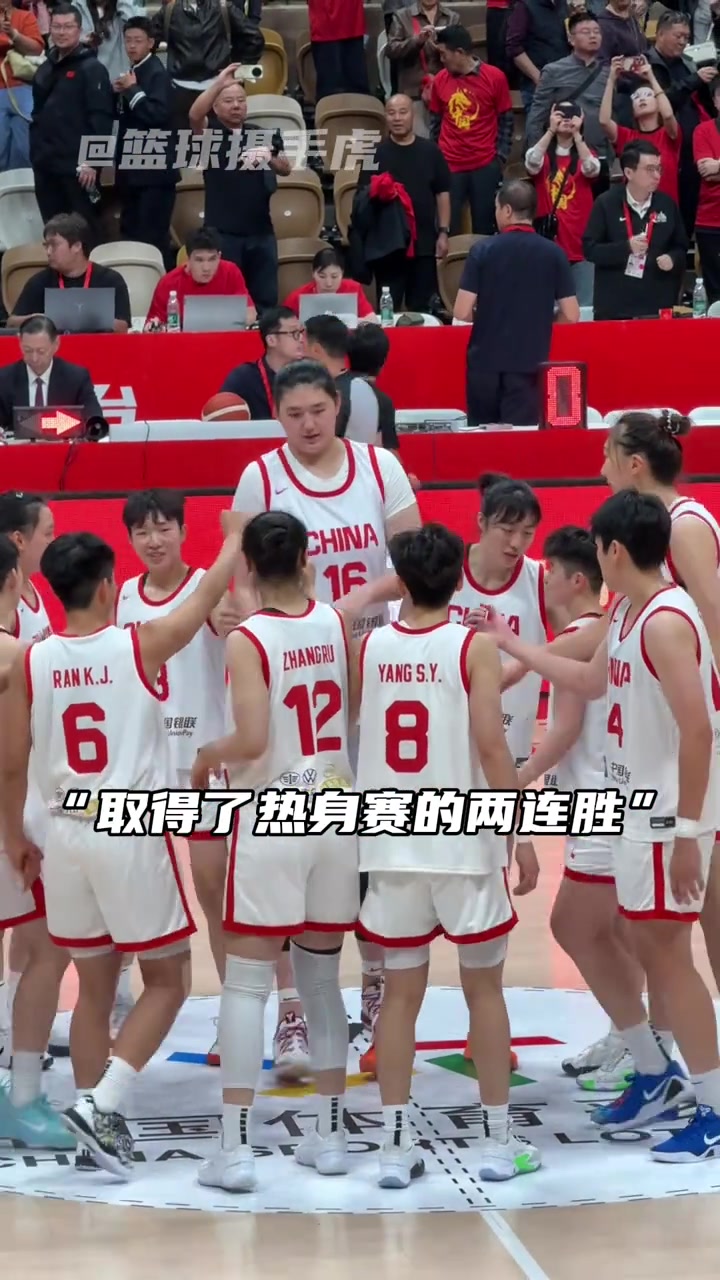 打卡雙塔！尤文圖特女籃賽后找到韓旭和張子宇進(jìn)行合影