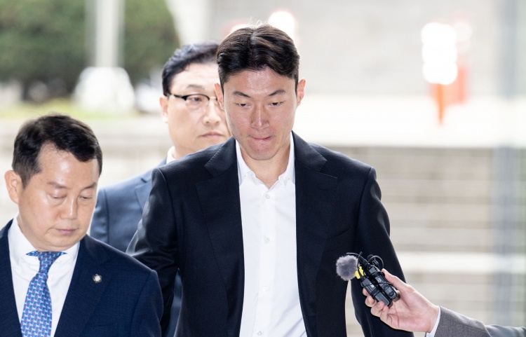 非法拍性愛視頻！韓足協(xié)官方：黃義助被永久除名，在國內(nèi)遭禁足