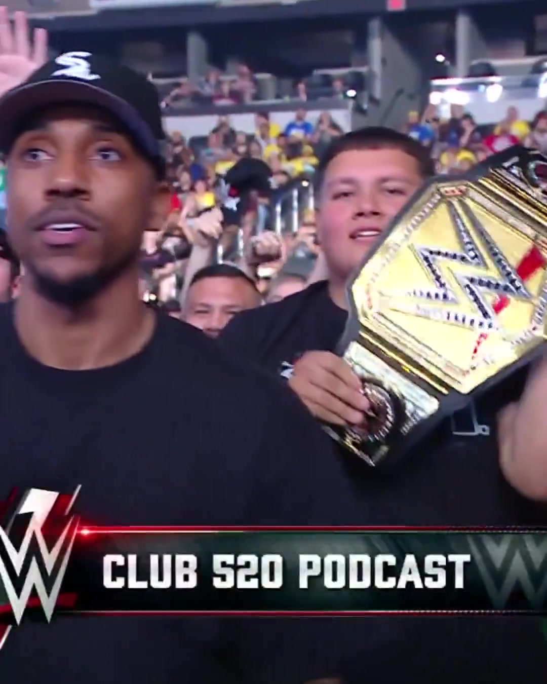 忠實摔迷！哈利伯頓和蒂格現(xiàn)場觀戰(zhàn)WWE“摔角狂歡”賽事