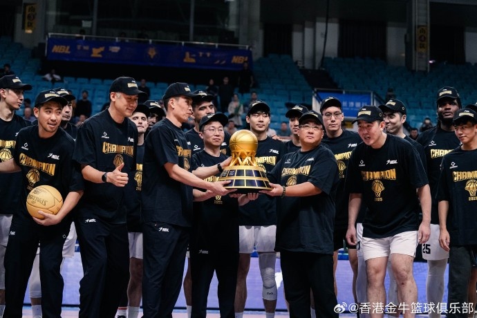 成功衛(wèi)冕，我們做到了！來看香港金牛奪冠頒獎圖集！