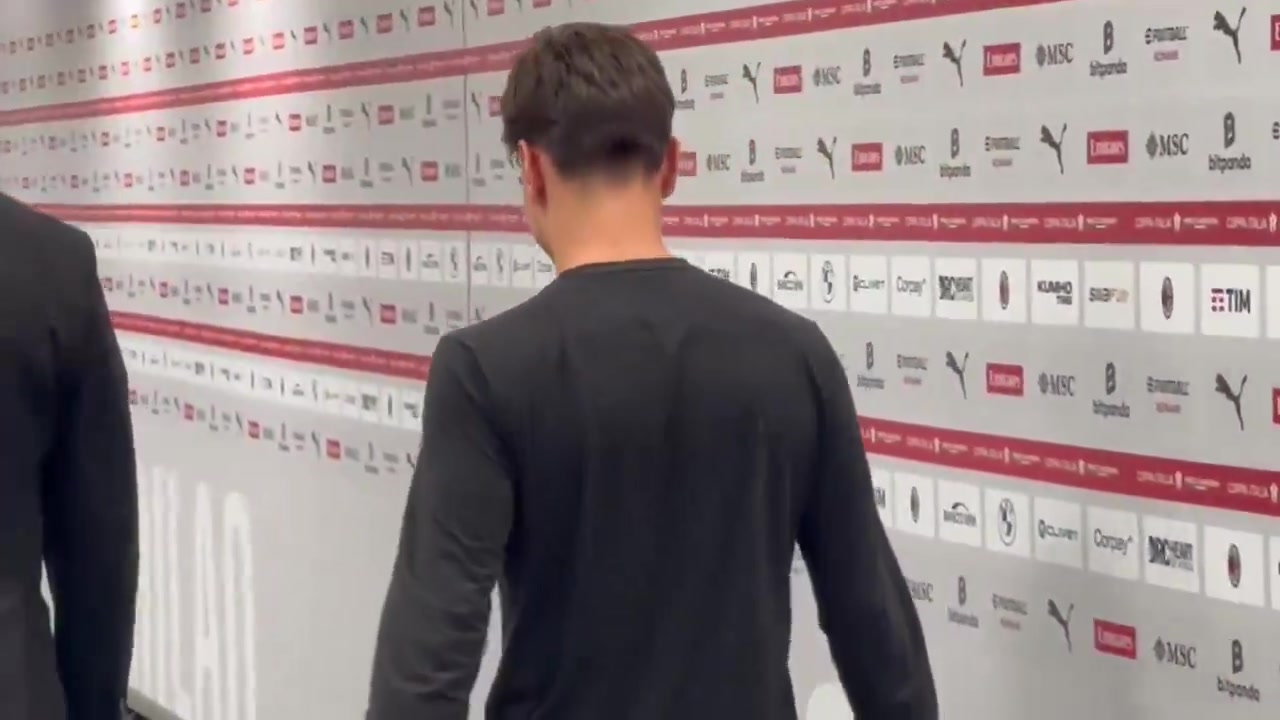 米蘭傷員亞沙里在圣西羅露面，回應(yīng)記者提問(wèn)：挺好的，好多了