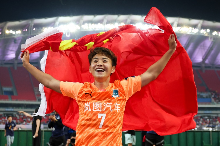 率武漢女足亞冠奪冠！官方：王霜入選亞足聯(lián)年度最佳女足球員候選