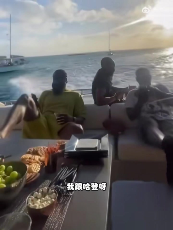 雷霆三少你更愿意和誰(shuí)交朋友？楊侃團(tuán)隊(duì)：哈登啊 他能帶我大撒幣