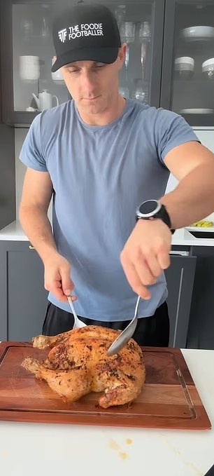 郵報(bào)：前英超球員皮尤退役后成為美食博主，分享健康食譜并教做菜